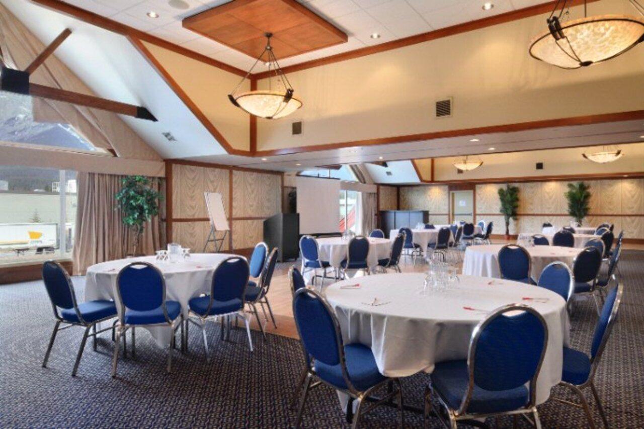 Canmore Inn & Suites Ngoại thất bức ảnh