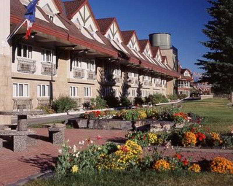 Canmore Inn & Suites Ngoại thất bức ảnh