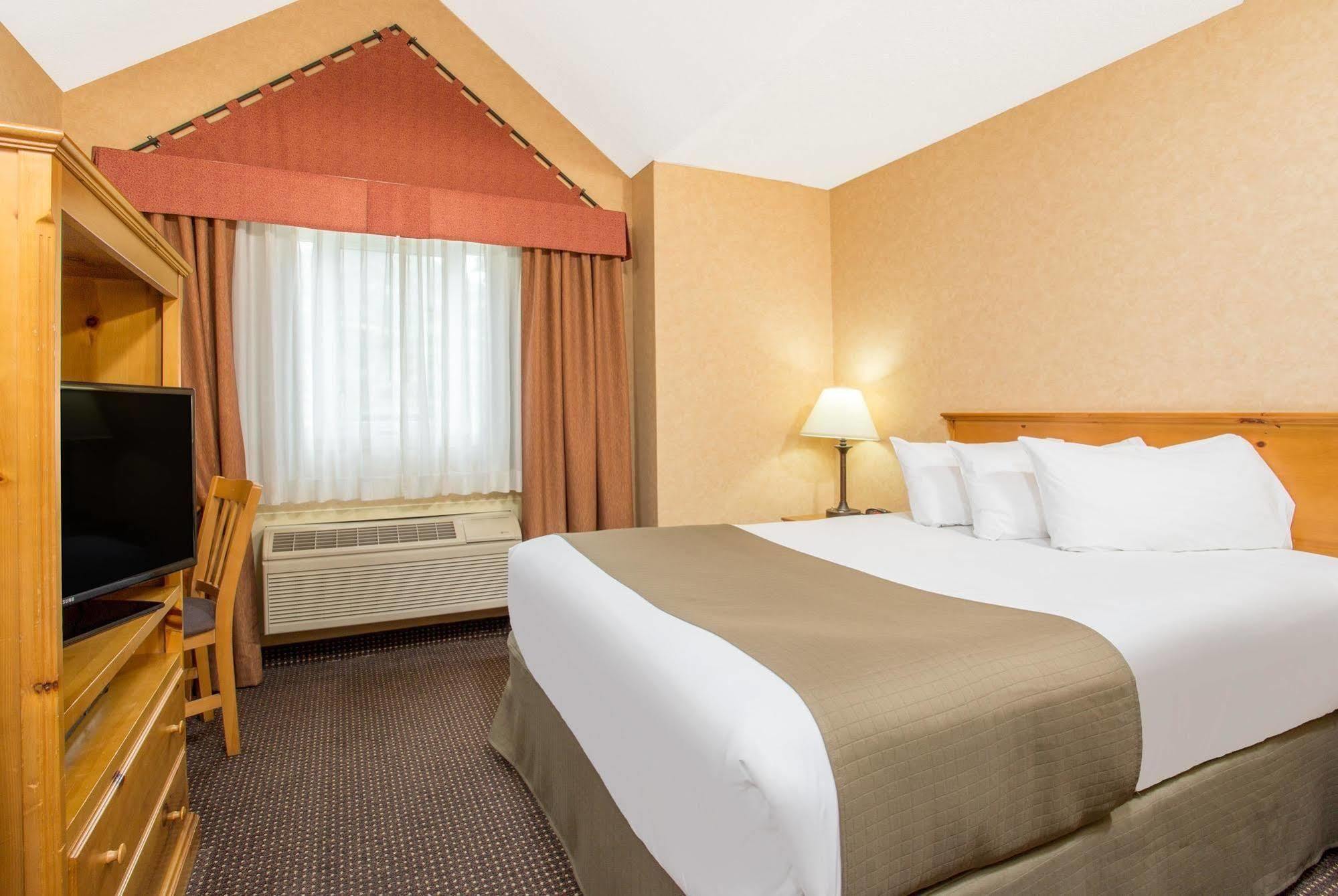Canmore Inn & Suites Ngoại thất bức ảnh