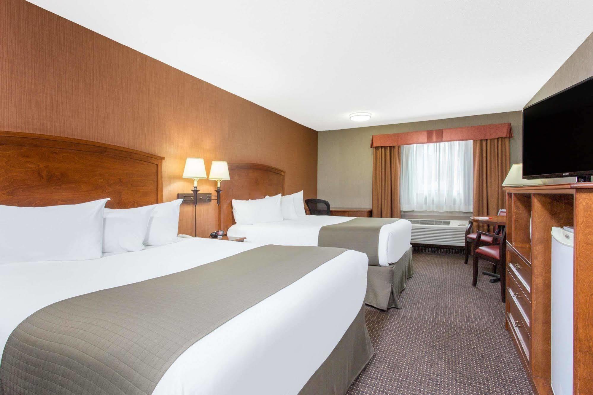 Canmore Inn & Suites Ngoại thất bức ảnh