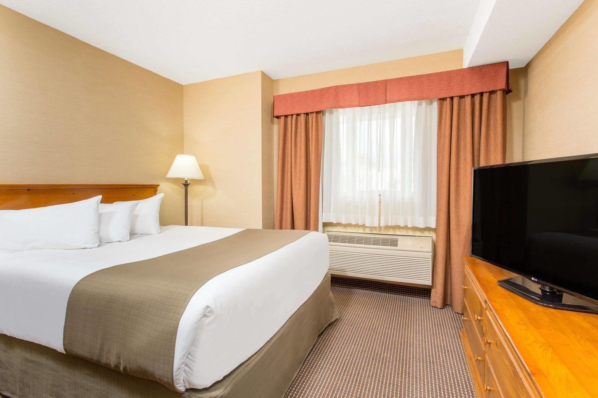 Canmore Inn & Suites Ngoại thất bức ảnh