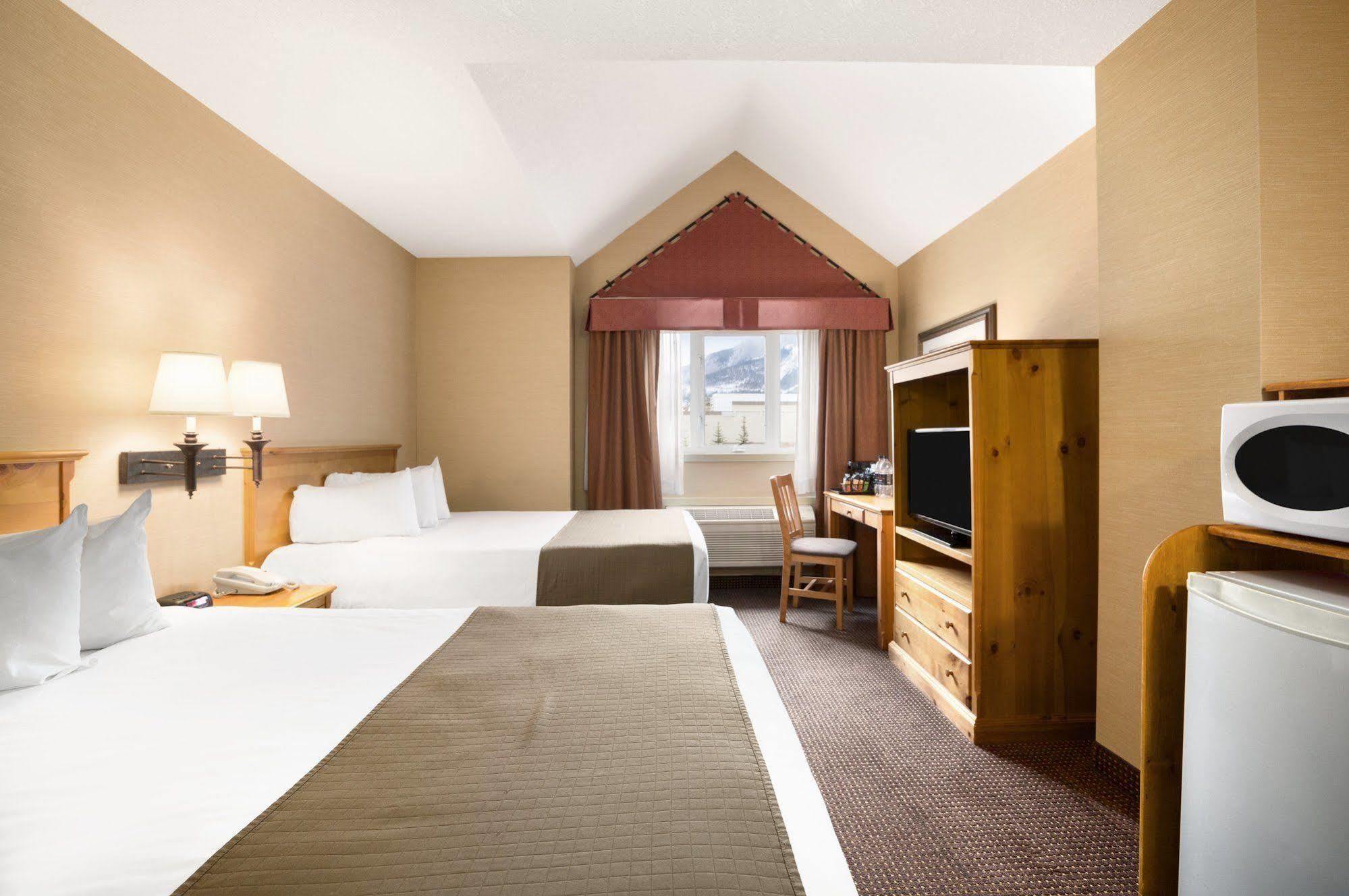 Canmore Inn & Suites Ngoại thất bức ảnh