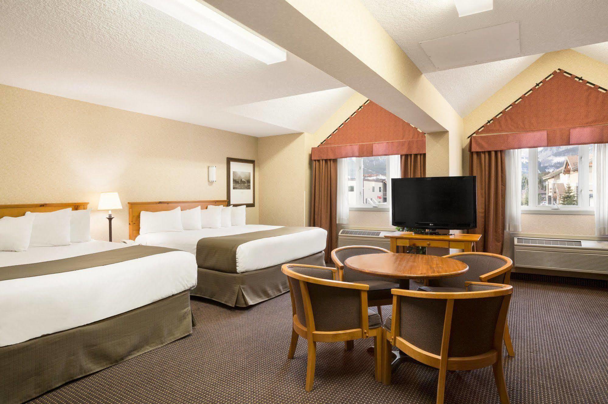 Canmore Inn & Suites Ngoại thất bức ảnh