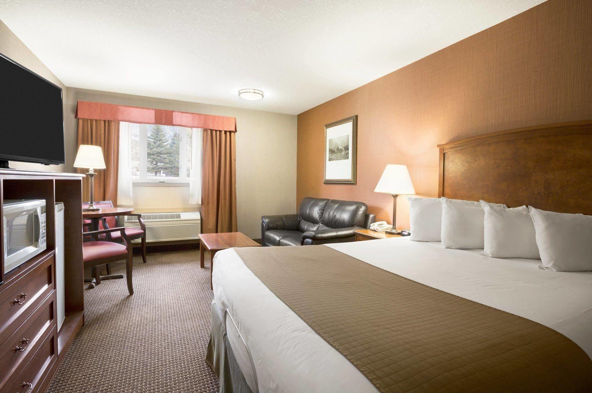 Canmore Inn & Suites Ngoại thất bức ảnh