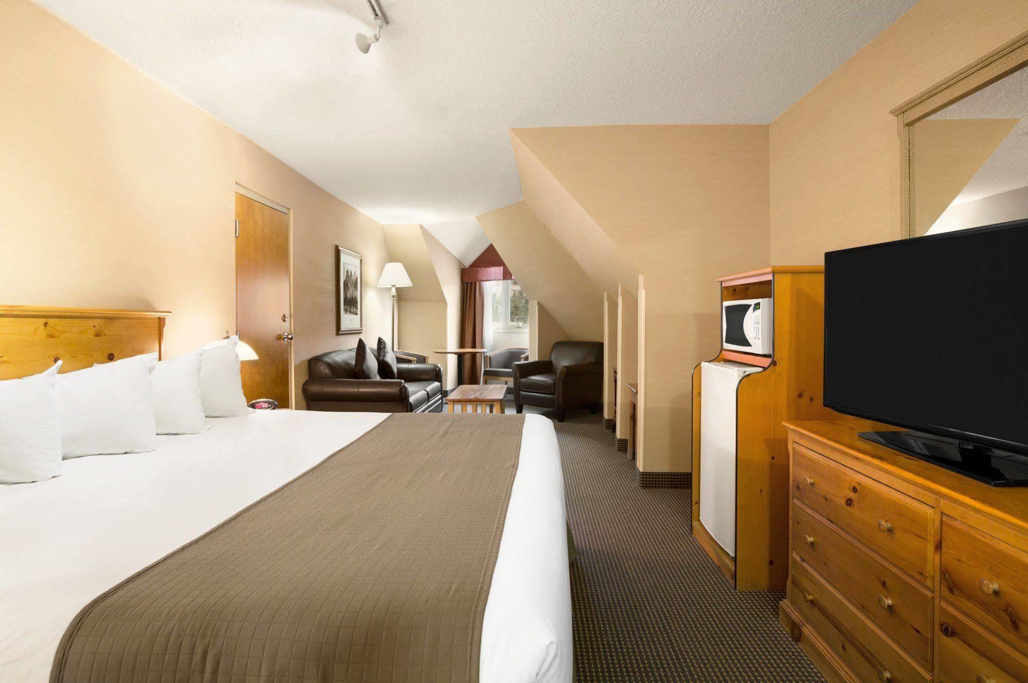 Canmore Inn & Suites Ngoại thất bức ảnh
