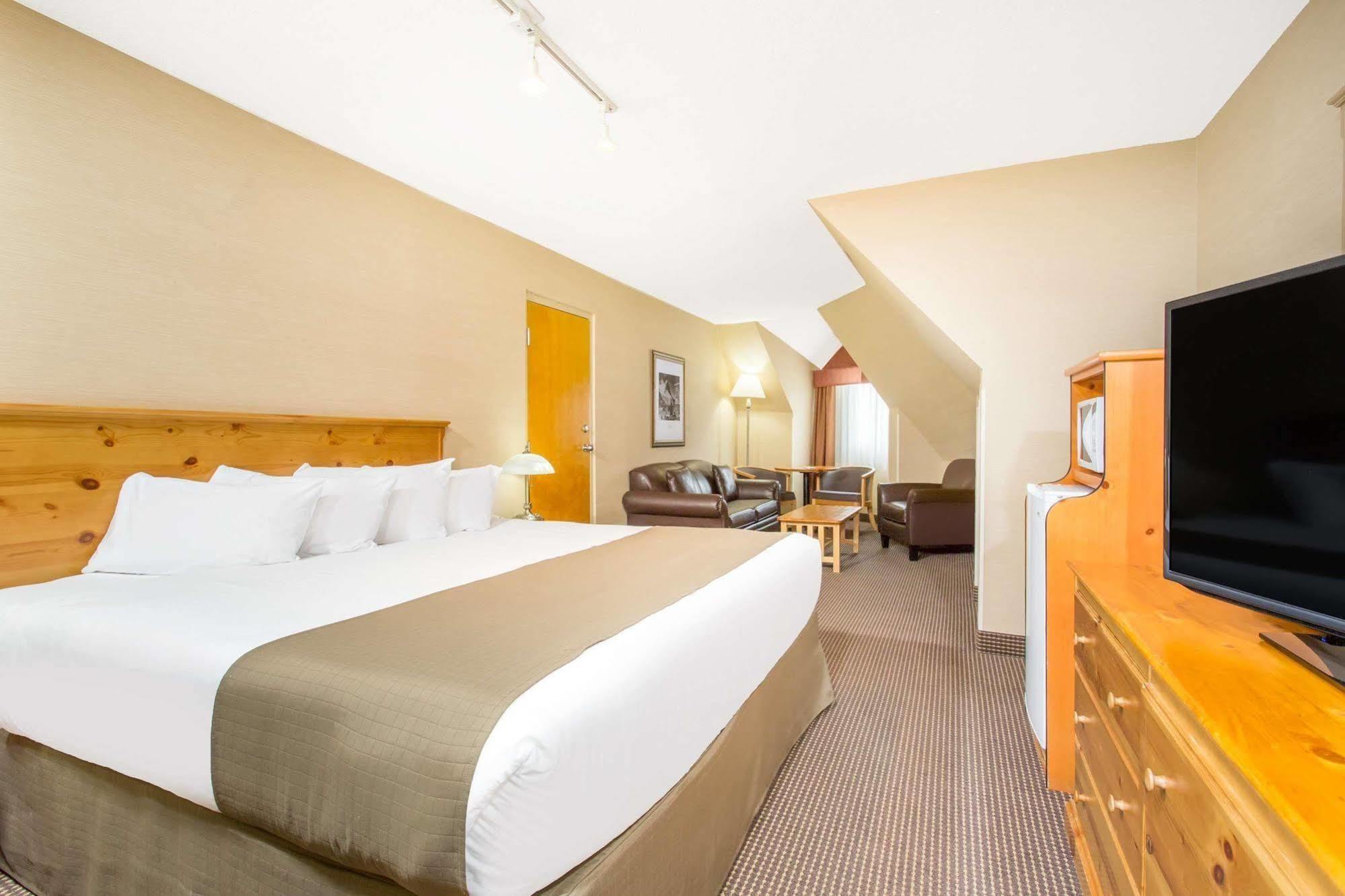 Canmore Inn & Suites Ngoại thất bức ảnh