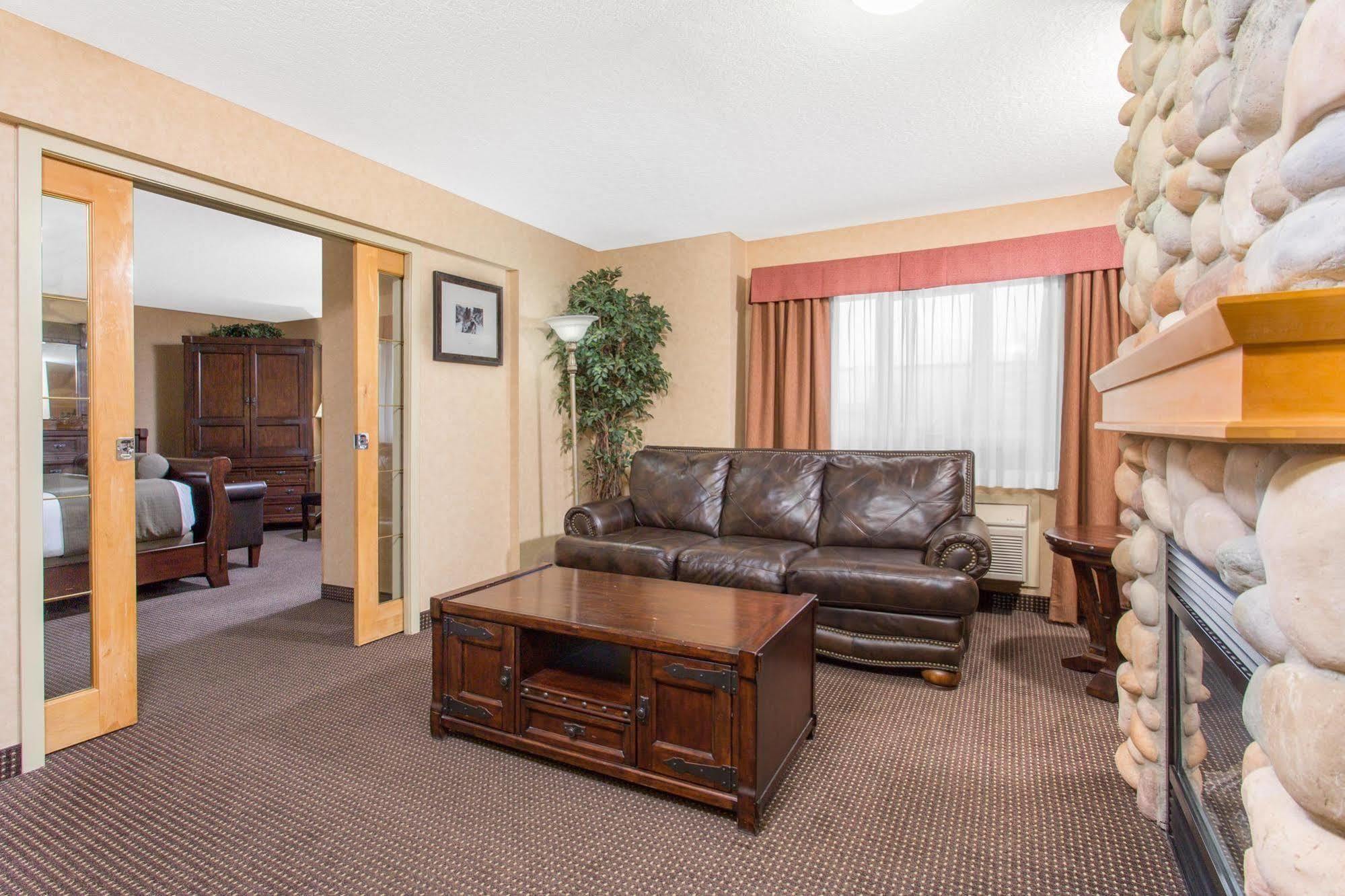 Canmore Inn & Suites Ngoại thất bức ảnh