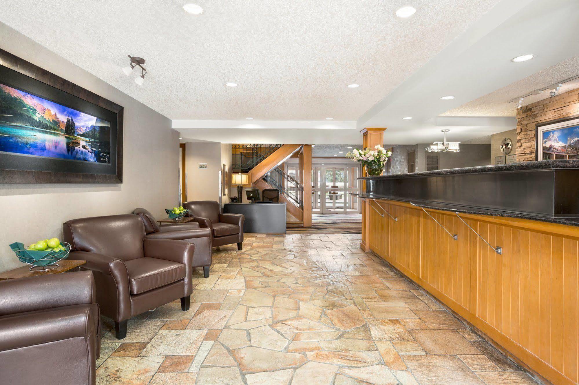Canmore Inn & Suites Ngoại thất bức ảnh