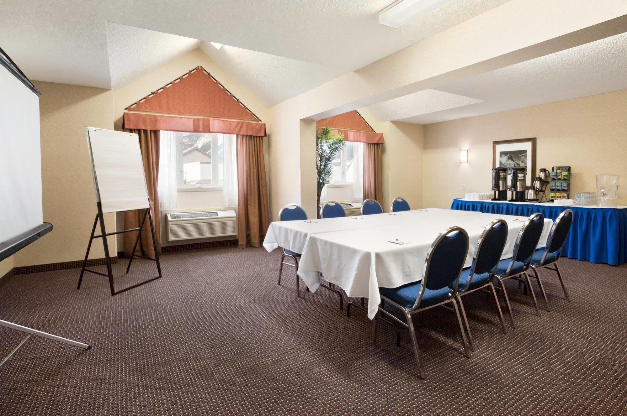 Canmore Inn & Suites Ngoại thất bức ảnh