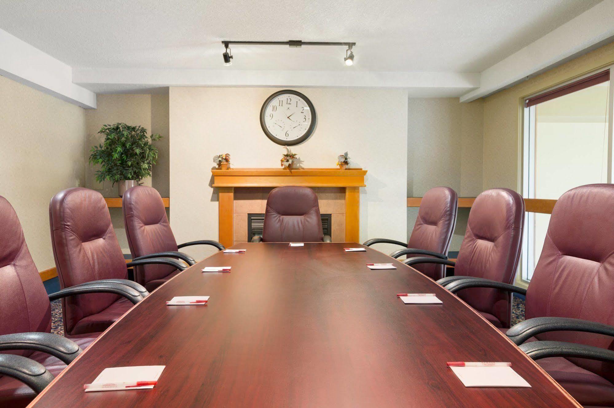Canmore Inn & Suites Ngoại thất bức ảnh